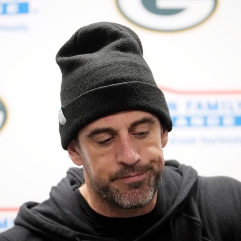 Aaron Rodgers needs a lesson in how to be a leader for Packers