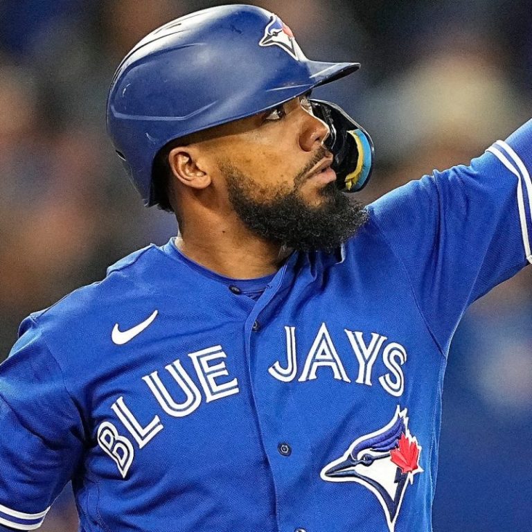Mariners acquire All-Star outfielder from Blue Jays