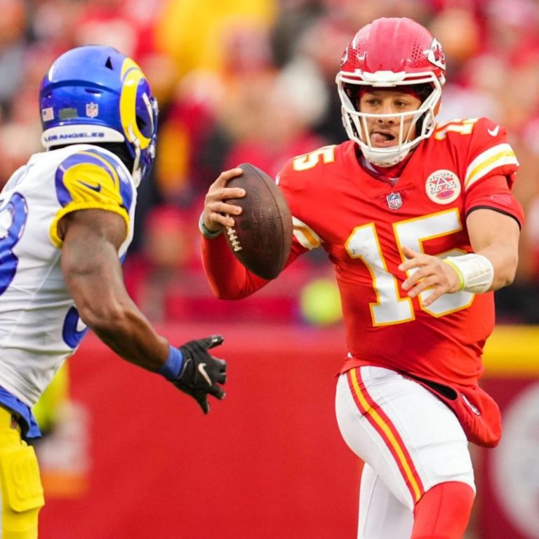 Chiefs slog their way past beat-up Rams