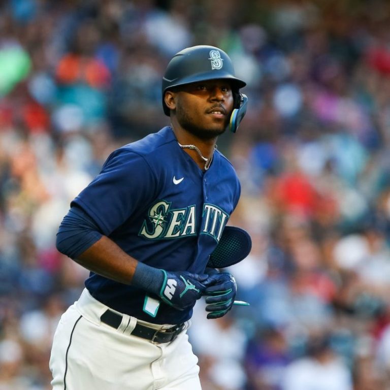 Diamondbacks acquire former Rookie of the Year in trade with Mariners