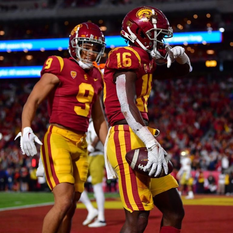 Bowl projections: USC, Michigan move into College Football Playoff