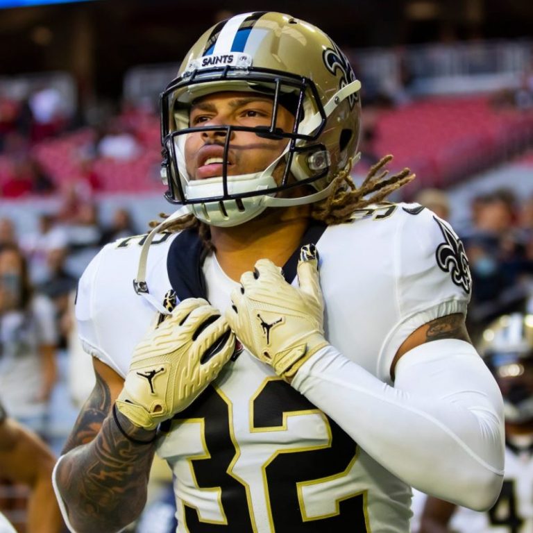 ‘We have to stick with it’: NFL star urges people to go to polls