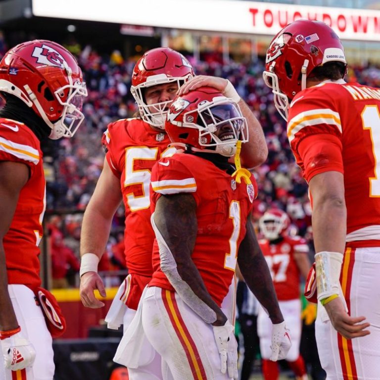 Chiefs dump Seahawks to win 16th in a row vs. NFC opponents in regular season