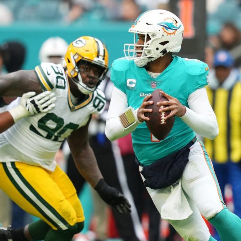Tua, Dolphins unravel vs. Packers, putting playoff hopes in doubt