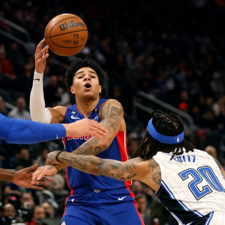 NBA suspends 11 players from Pistons-Magic scuffle