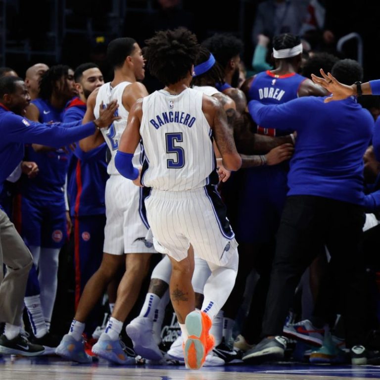 Benches clear during Pistons-Magic altercation; 3 players ejected