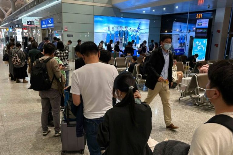 Biden administration announces new COVID test requirement on travelers from China