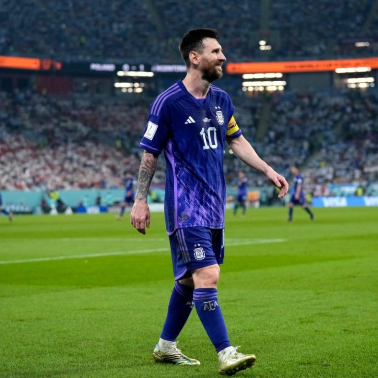 Wednesday World Cup recap: Messi, Argentina clinch spot in knockouts with win; Mexico eliminated