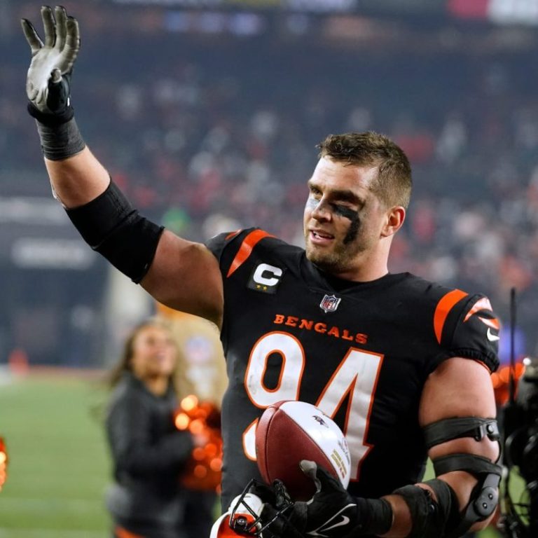 Sam Hubbard delivers play of a lifetime in Bengals’ wild-card win