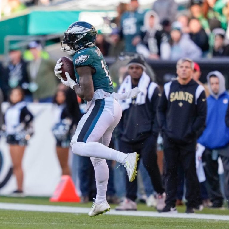 Saints deny Eagles chance to clinch top spot in NFC