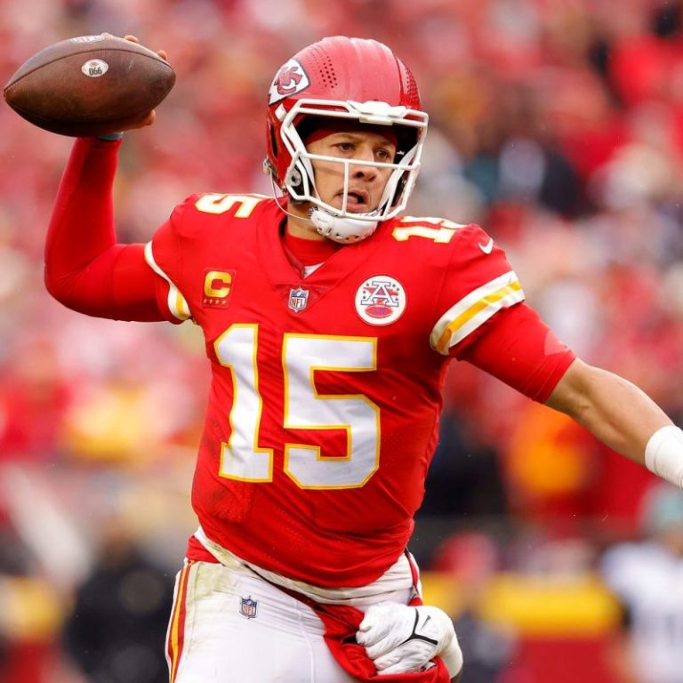 Patrick Mahomes diagnosed with high ankle sprain, expected to play
