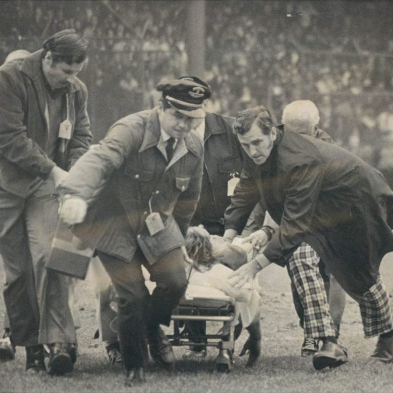 Remembering tragic day that Detroit Lions WR died on the field