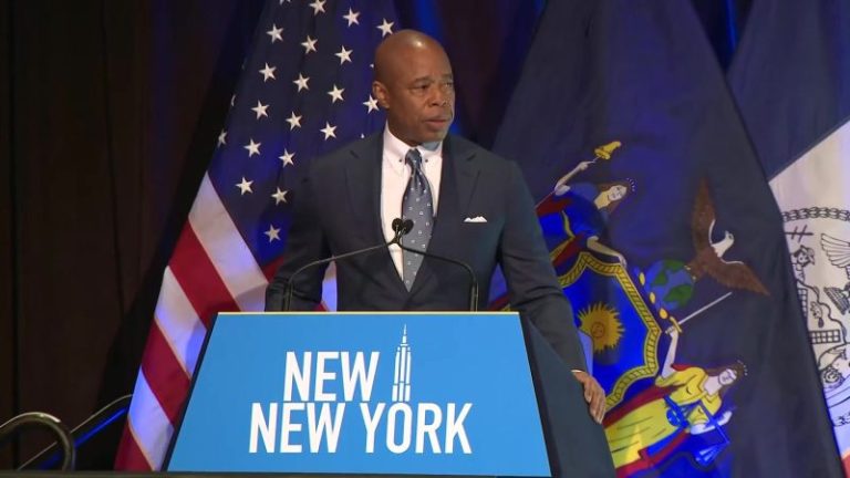 New York City, Chicago plead for federal aid as Democratic governor joins migrant bussing train