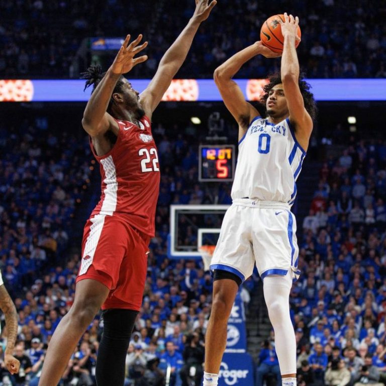 Kentucky falls out, Alabama grabs top seed in latest bracketology