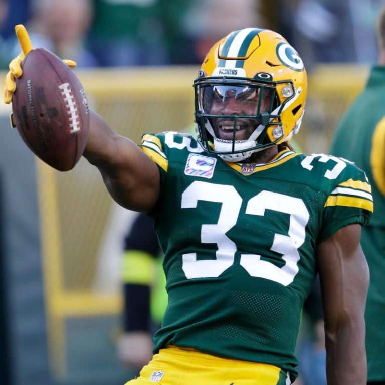 Packers running back agrees to restructure deal to stay with club