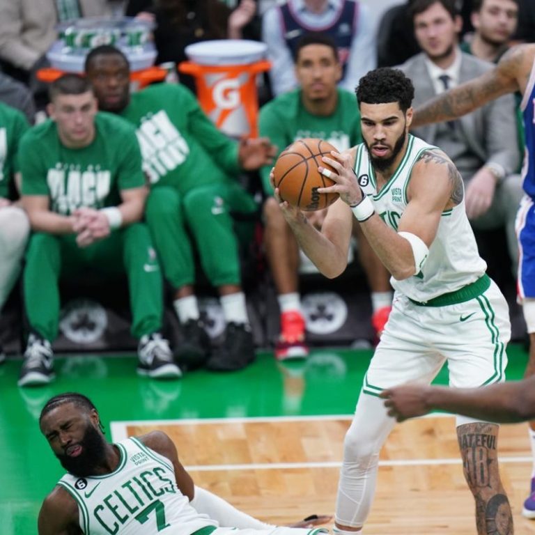 Celtics All-Star suffers facial fracture in collision with teammate