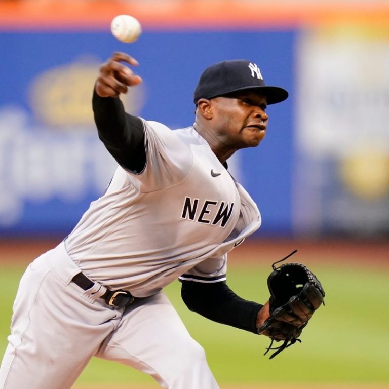 Yankees pitcher ejected after hand check vs. Blue Jays