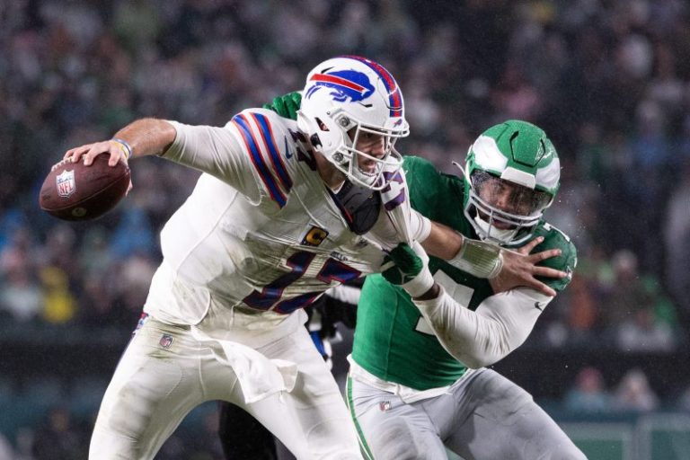 Controversial no-call plays key role in Bills’ close loss to Eagles