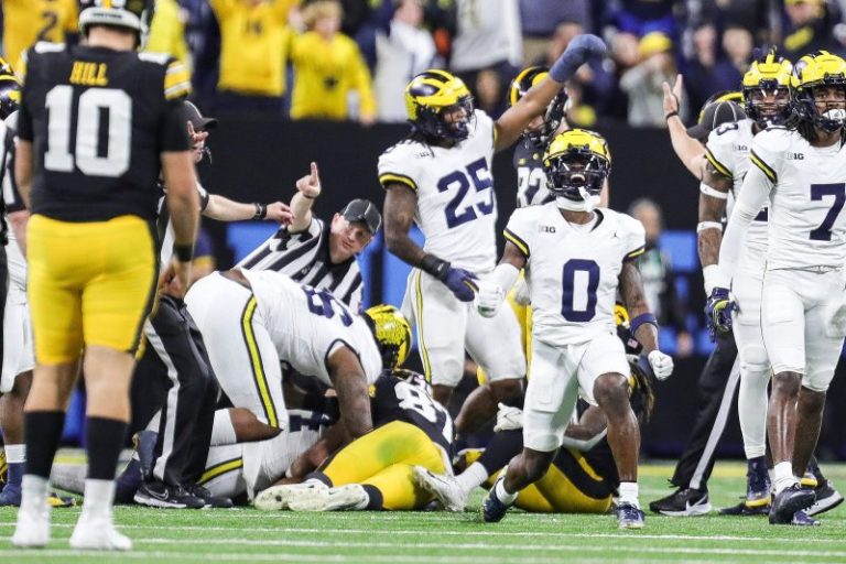 Michigan shuts out Iowa to win its third consecutive Big Ten title