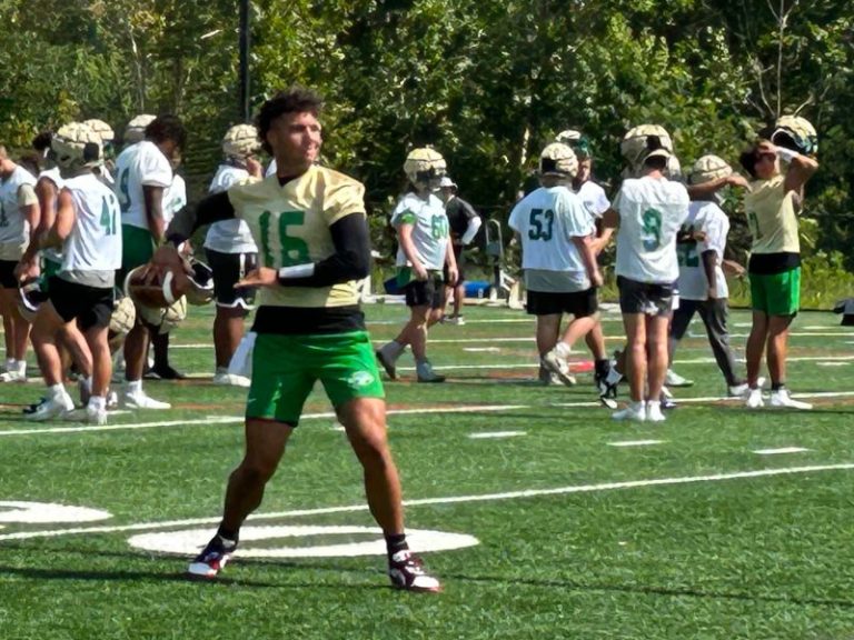 Five-star quarterback recruit flips commitment from Georgia