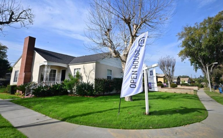 December home sales slump to close out their worst year since 1995