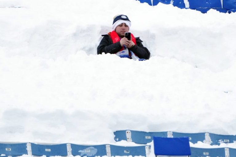 Help wanted: Bills ask fans again to shovel snow ahead of Chiefs game