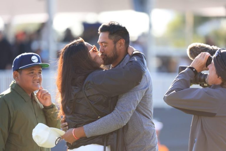 Tony Finau’s wife ‘selling’ his clubs for 99 cents after Valentine’s mistake
