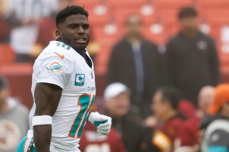 Dolphins’ Tyreek Hill didn’t break woman’s leg, lawyer claims