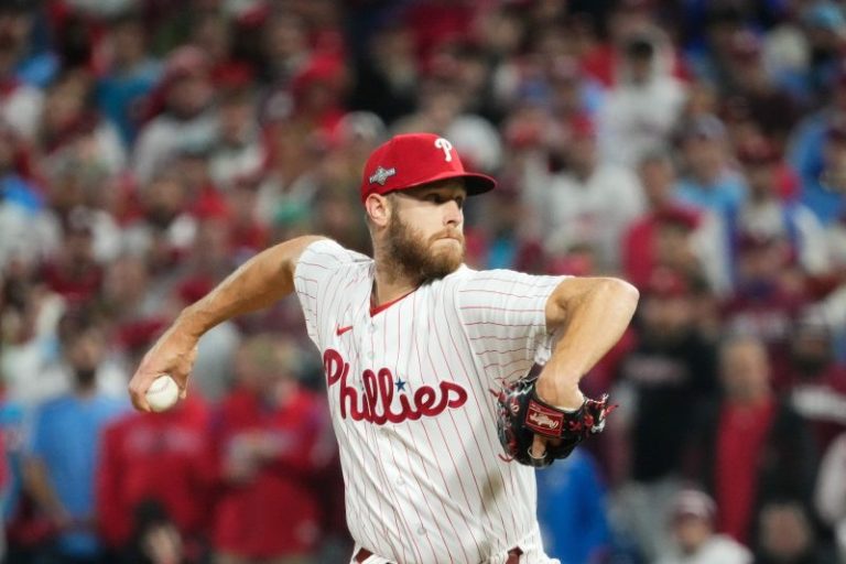 Phillies agree to historic extension with starting pitcher