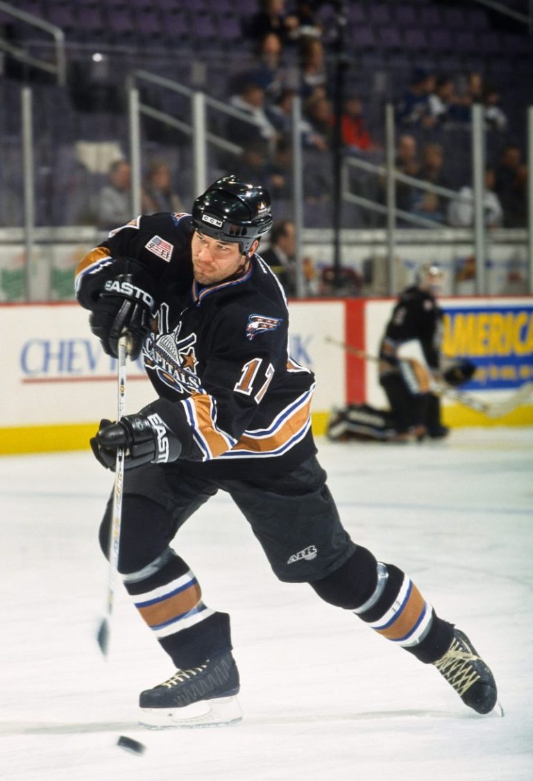 Longtime NHL tough guy, Stanley Cup champ Chris Simon dies at 52