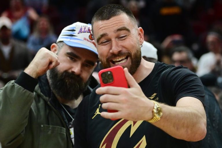 Watch: Travis Kelce chugs beer before receiving Cincinnati diploma