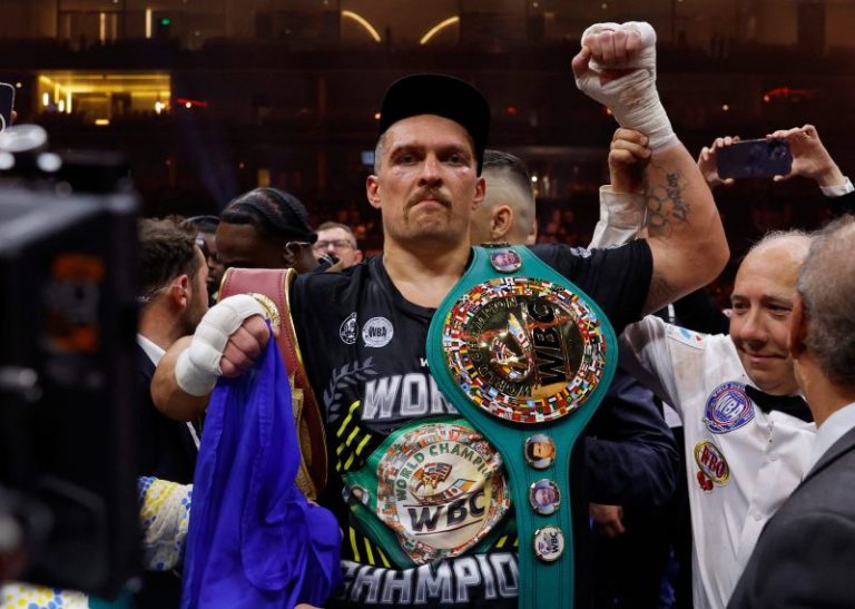 Live updates: Oleksandr Usyk beats Tyson Fury by split decision