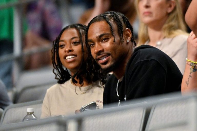 Social media guesses what Jonathan Owens wrote on Simone Biles