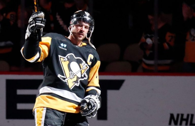 Penguins superstar signs contract extension