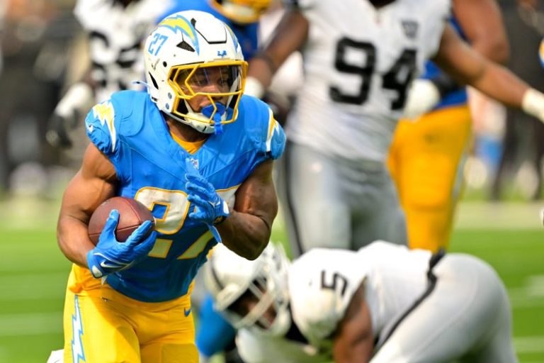 J.K. Dobbins makes statement with electrifying Chargers debut