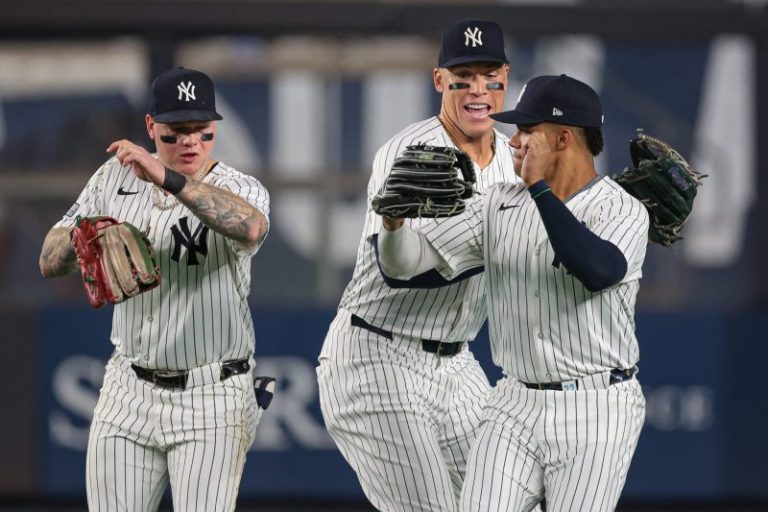 MLB standings: Yankees clinch playoff spot, wild card races heat up