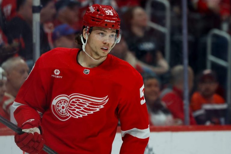 Red Wings get key defenseman under contract for seven years
