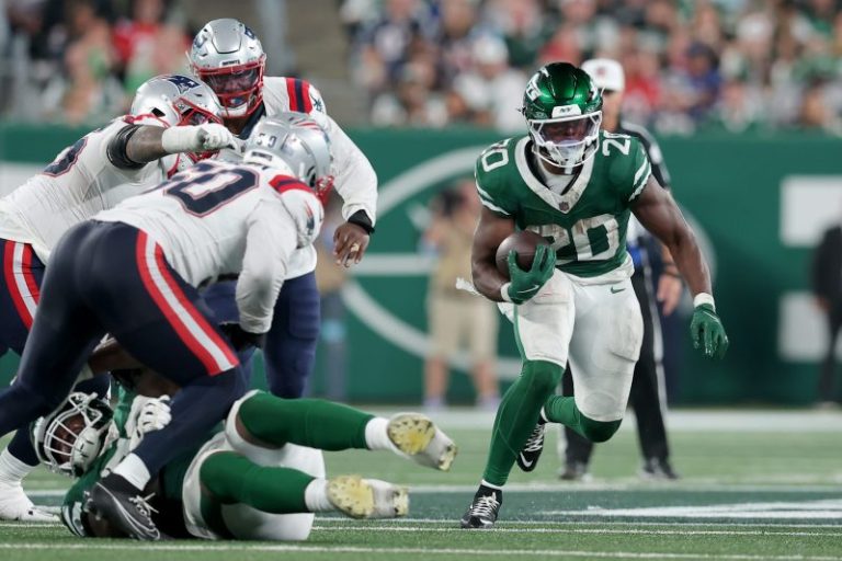 Braelon Allen, Breece Hall split carries in Jets’ win over Patriots