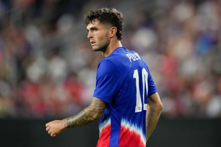 Can USMNT, AC Milan star get some help on the soccer pitch, please?