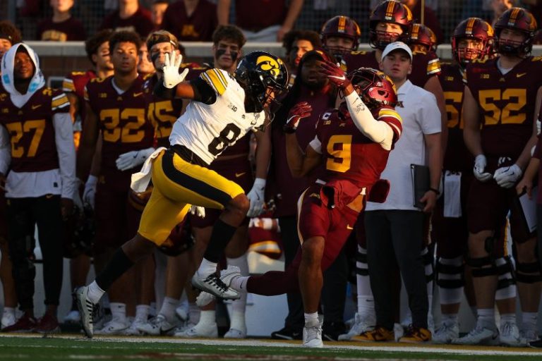 Minnesota’s Daniel Jackson makes possible ‘Catch of the Year’ vs Michigan