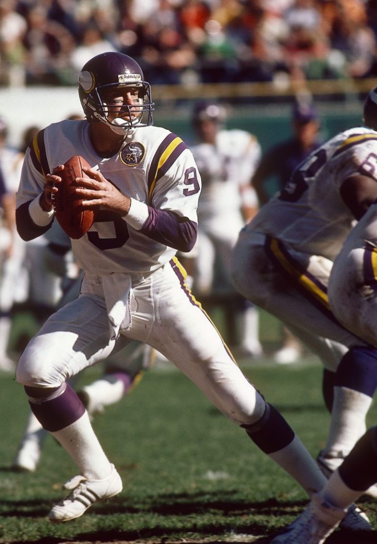 Former Vikings Pro Bowl quarterback announces dementia diagnosis