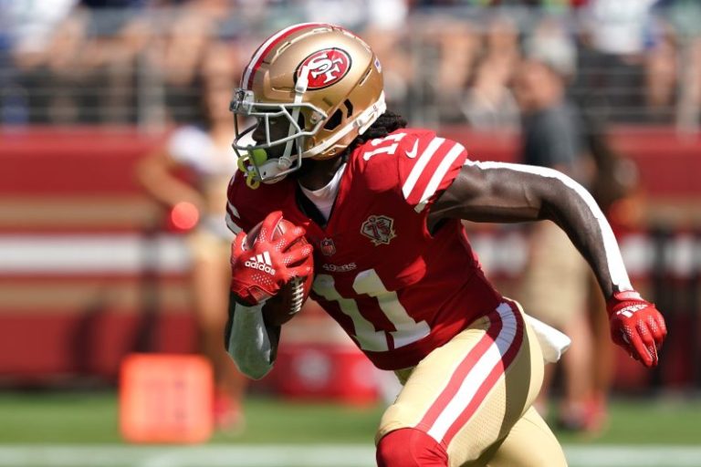 49ers WR Brandon Aiyuk carted off in game vs. Chiefs after knee injury