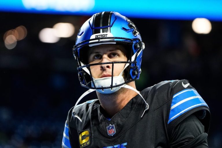 Jared Goff nearly sets single-game NFL completion percentage record