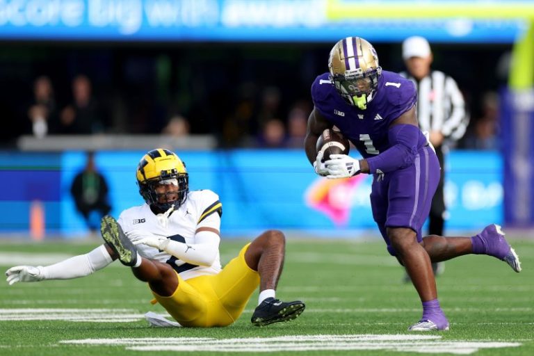 Michigan crumbles late at Washington to end 27-game Big Ten streak