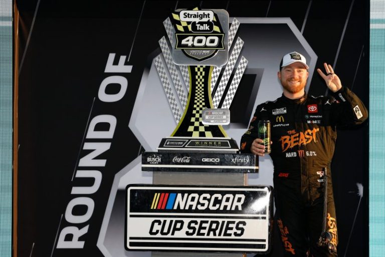 Reddick uses last-lap pass to win Homestead, make NASCAR Championship 4