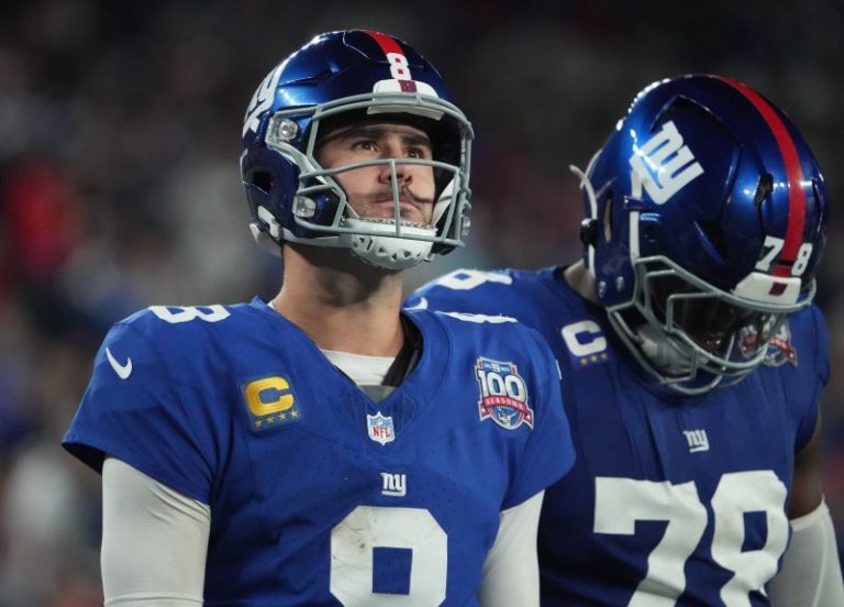 Giants make surprise decision at QB after Daniel Jones benched