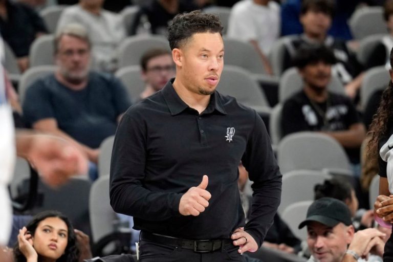 Who is Spurs assistant taking over for Gregg Popovich?