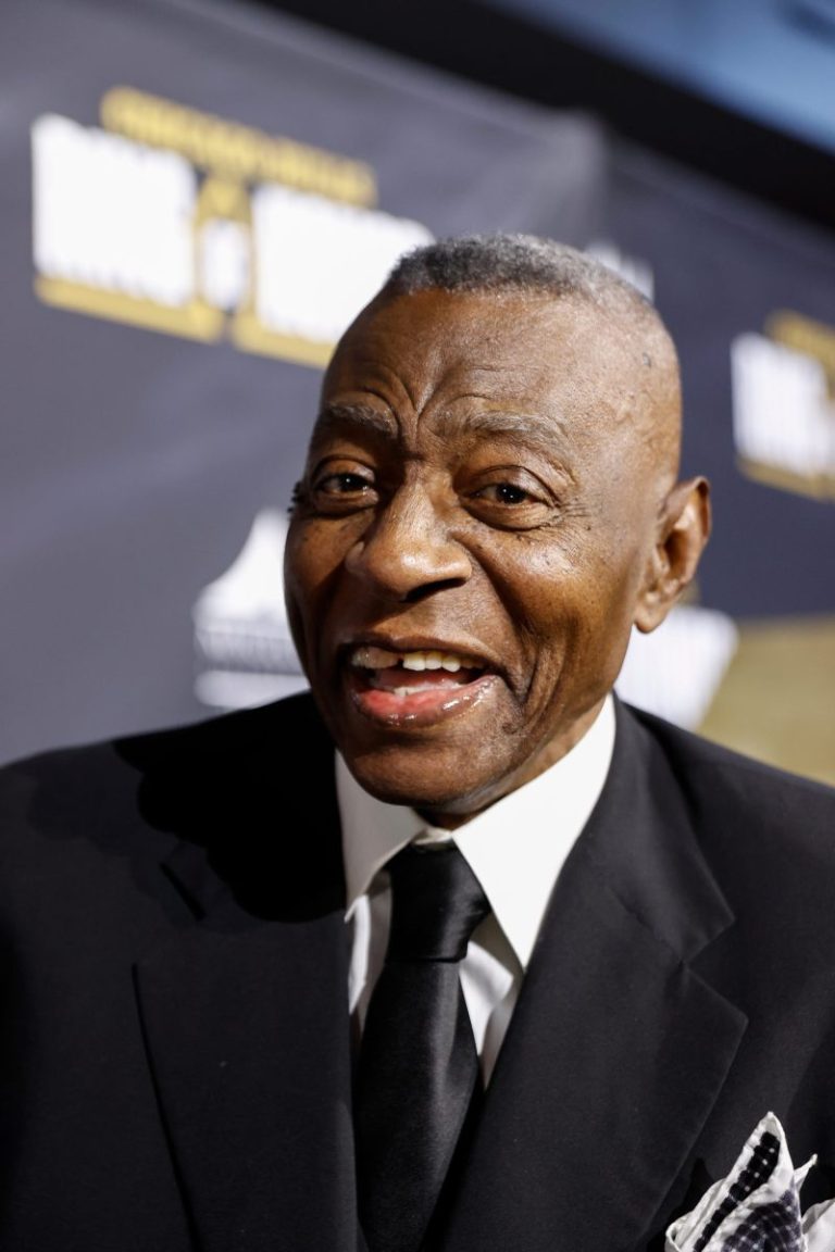 Chicago Bulls great Bob Love dies at 81