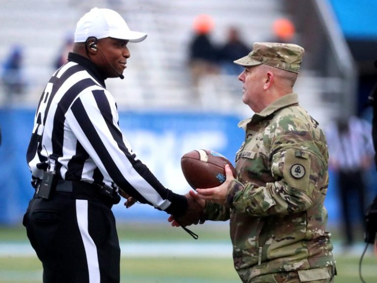 Celebration Bowl referee salutes military veterans before announcing penalty