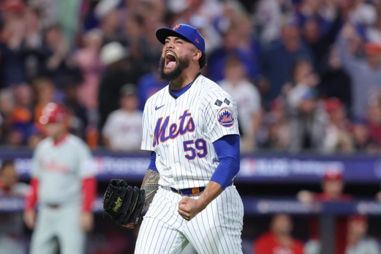 Reports: Mets bring back key pitcher on three-year deal